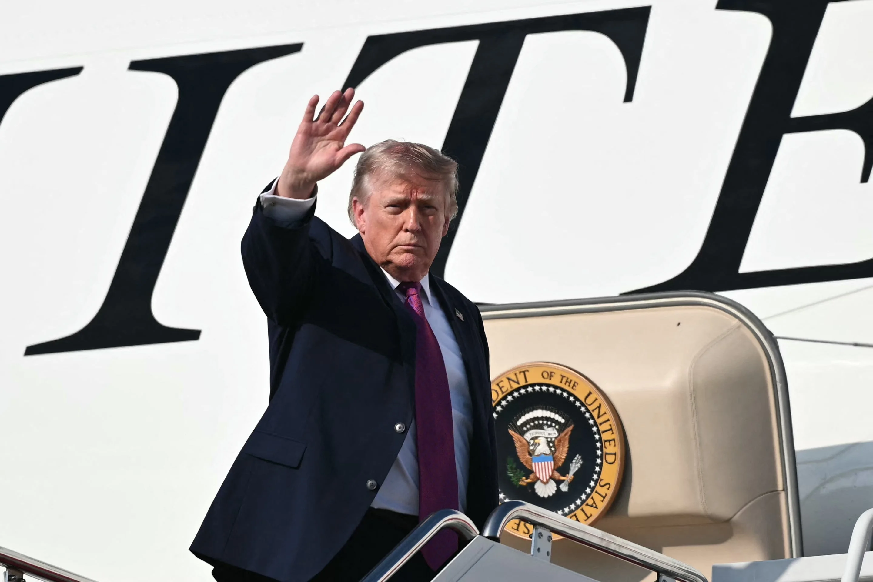 President Donald Trump wants to put the luxury Boeing 747-8 inside the lobby of his future presidential library