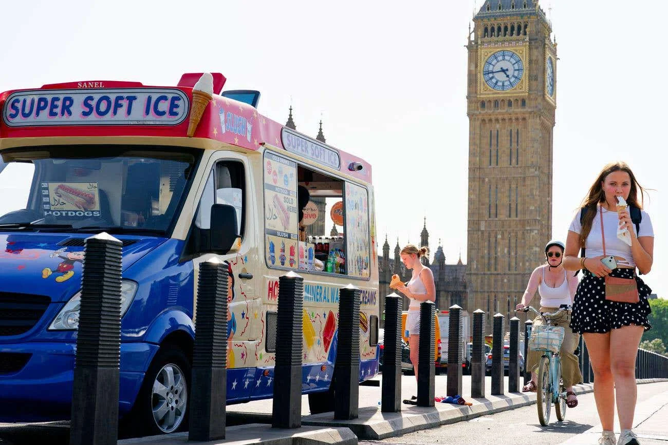 The warm weather kept shoppers away from high streets, figures have shown (Alamy/PA)